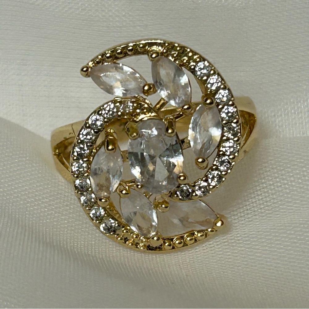 Elegant Gold and Silver Women's Ring